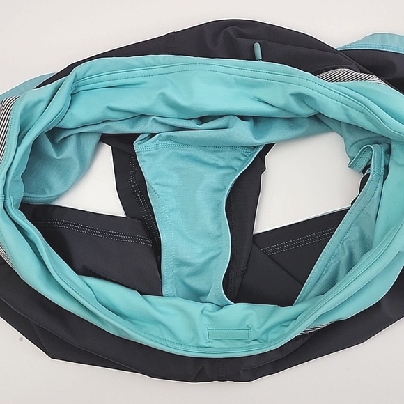 Lululemon Groovy Run Short Grey Light Blue Trim Stretch 4.5" Inseam Size 8 - Picture 6 of 9